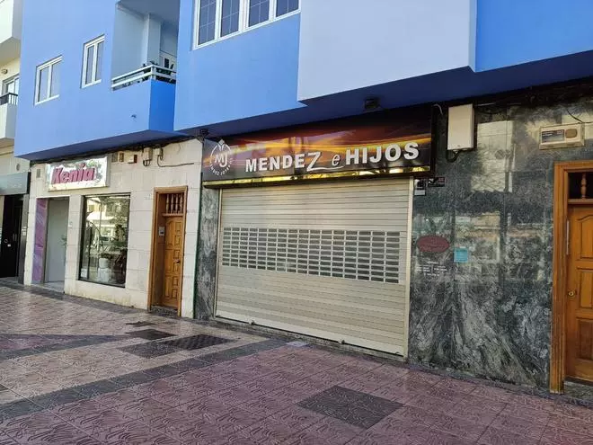 FOTOGALERÍA | Así amanece la joyería de Vecindario tras el asalto
