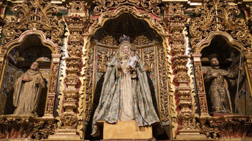 Detalle del retablo de la capilla de Nuestra Señora de los Remedios.