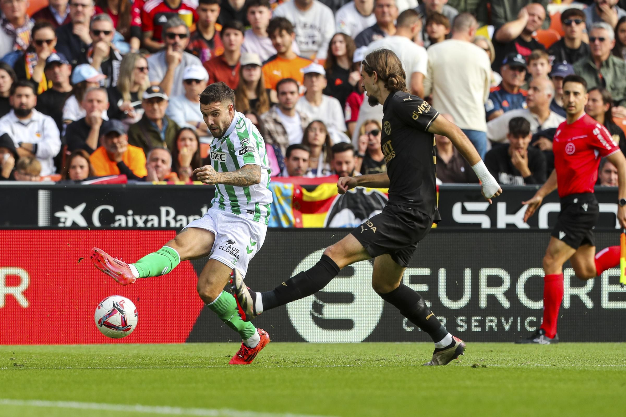 Aitor Ruibal of Betis in action during the Spanish league, La Liga EA Sports, football match played between Valencia CF and Real Betis Balompie at Mestalla stadium on November 23, 2024, in Valencia, Spain. AFP7 23/11/2024 ONLY FOR USE IN SPAIN. Ivan Terron / AFP7 / Europa Press;2024;Soccer;Sport;ZSOCCER;ZSPORT;Valencia CF V Real Betis Balompie - La Liga EA Sport;