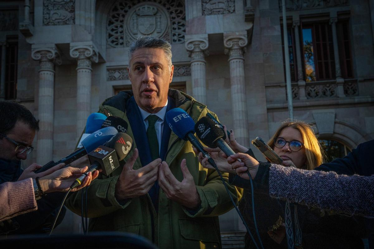 El alcalde de Badalona, Xavier Garcia Albiol, ante la Audiencia Provincial de Barcelona, momentos antes del inicio del juicio del caso Antenas, por el que fue absuelto El alcalde de Badalona, Xavier Garcia Albiol, ante la Audiencia Provincial de Barcelona, momentos antes del inicio del juicio del caso Antenas, por el que fue absuelto