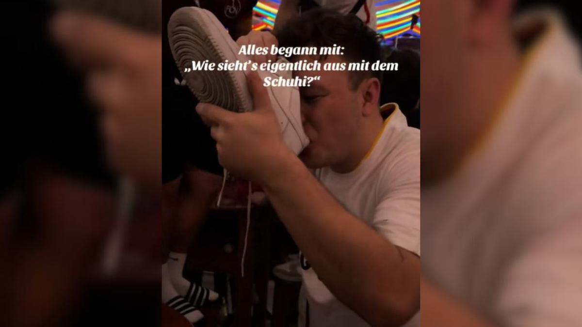 Beber del zapato: la nueva tendencia viral que arrasa entre los turistas en Mallorca.