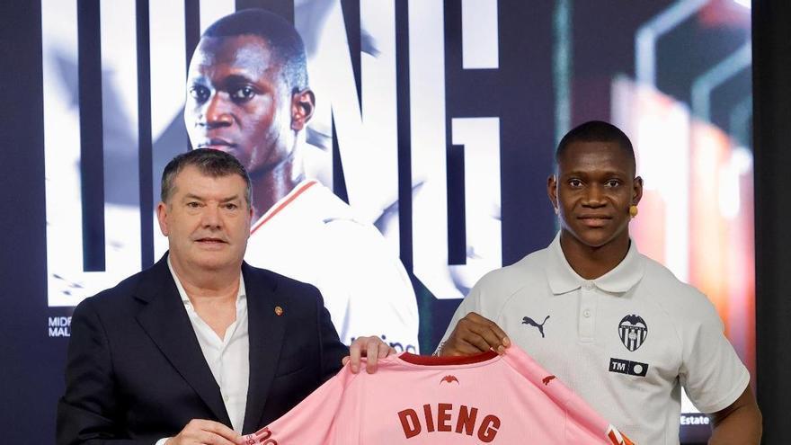 Presentación de Aliou Dieng como nuevo jugador del Valencia CF