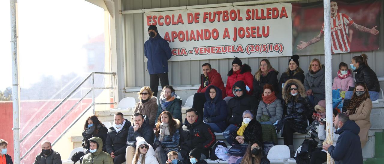 Público asistente al Torneo Solidario de la EF Silleda.
