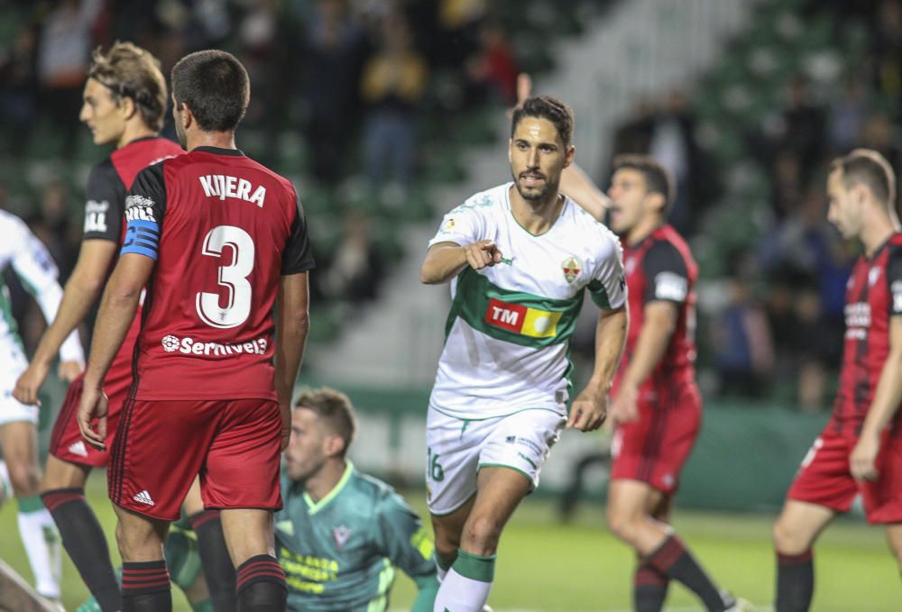 El Elche rompe el maleficio, vuelve a ganar en el Martínez Valero y recupera el olfato realizador en un partido más efectivo que brillante