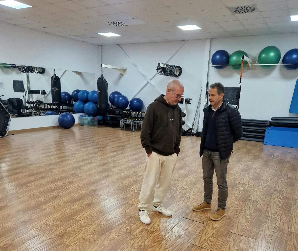 Gonzalo Lacalle, concejal de Deportes, en las intalaciones deportivas de Chiva.