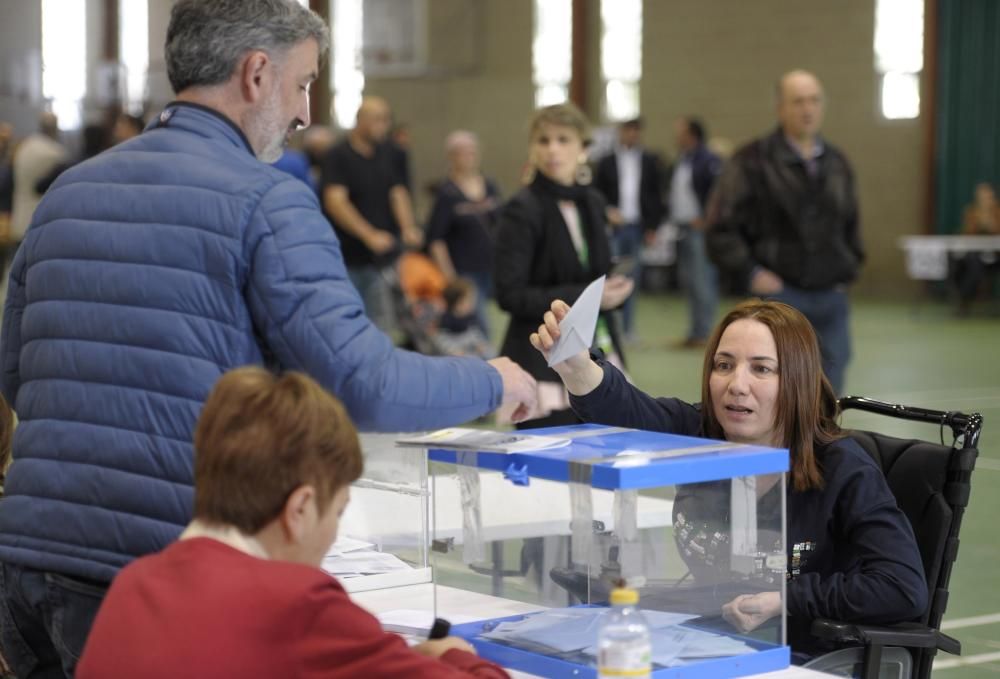 Los votantes dezanos eligen a sus representantes para los concellos y el Parlamento Europeo.