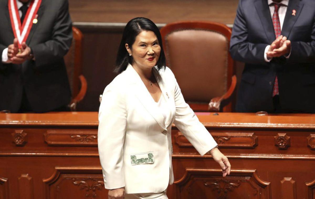 Fujimori demana concòrdia al rebre la credencial de presidenta electa enmig d’una protesta
