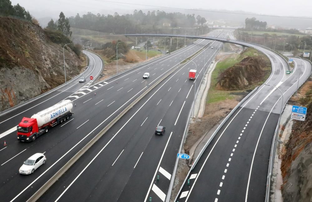 Los nuevos carriles d ela AP-9 // Xoán Álvarez