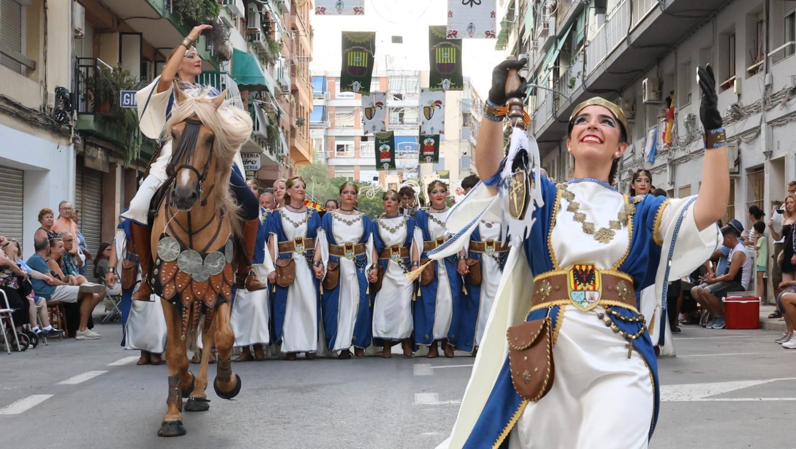 Imágenes del desfile de la entrada cristiana en San Blas