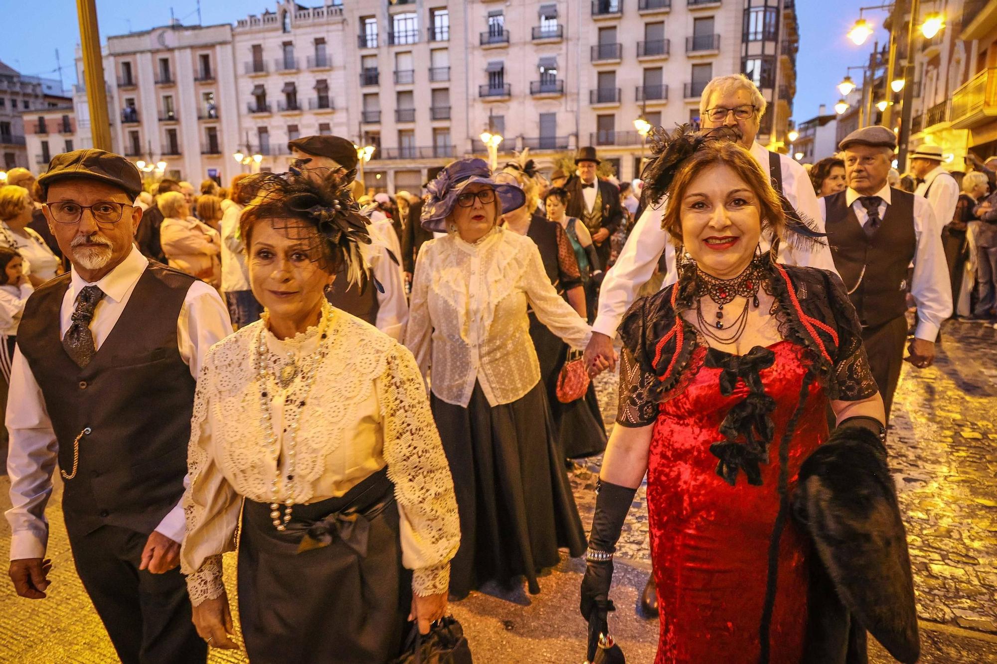 Inicio de la Feria Modernista de Alcoy 2025