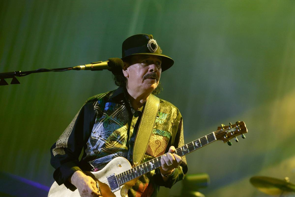 El regreso del legendario guitarrista Carlos Santana a València, en imágenes
