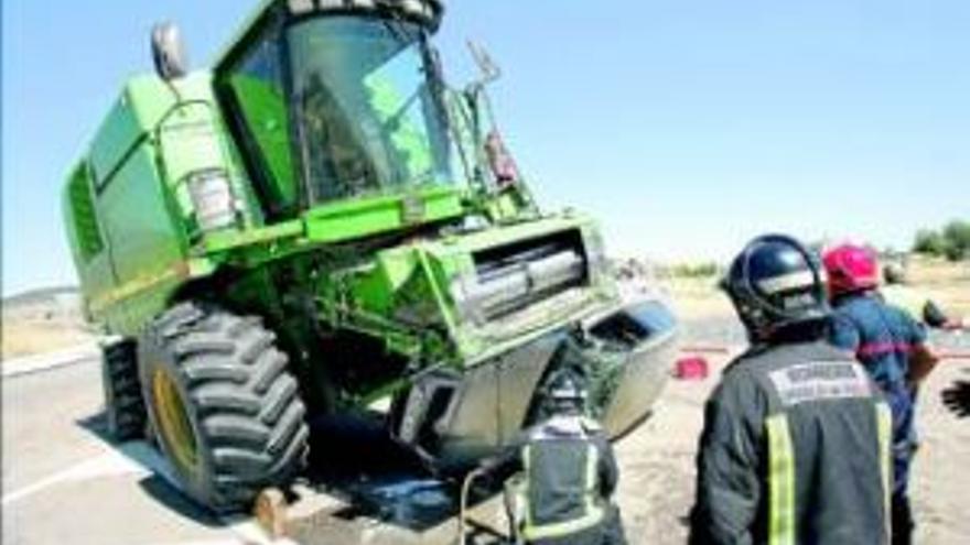 Aparatoso accidente sin víctimas en la salida de la carretera de Cáceres