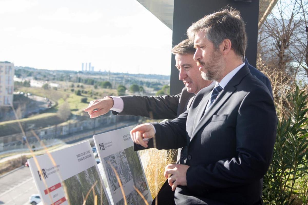 García Martín visita en Tres Cantos actuaciones públicas financiadas por el PIR.