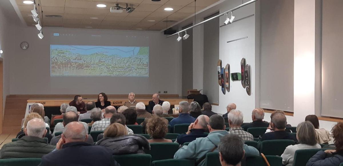 Asistentes a la presentación de la asociación.