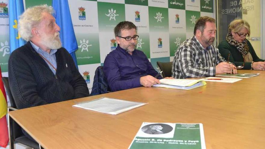 Por la izquierda, Horacio Gutiérrez, Manuel del Rivero, Rogelio Pando y Julia Cubiella, ayer en el Ayuntamiento.