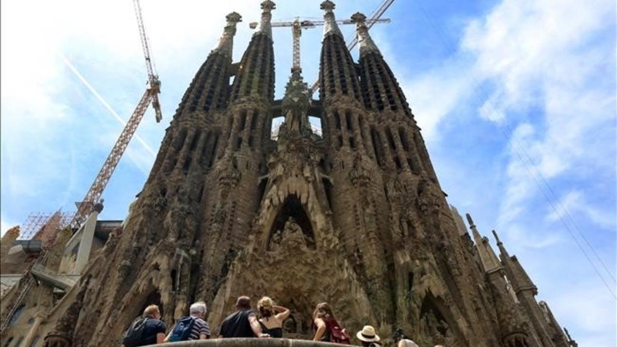 La sagrada Familia es el monumento más veces citado en el libro como el elemento más kitsch de Barcelona.