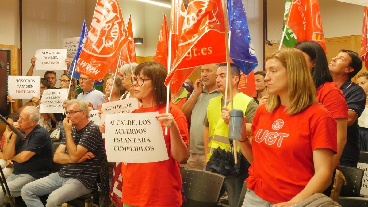 Vídeo: Protesta sindical en el pleno de presupuestos del Ayuntamiento de Nules