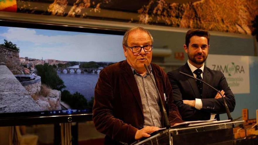 Christoph Strieder junto a Antidio Fagúndez, durante la presentación del Ayuntamiento de Zamora.