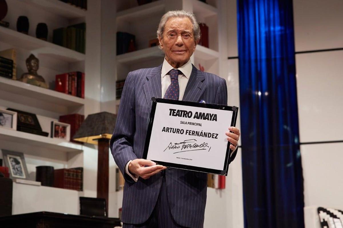 Arturo Fernández recibe un homenaje