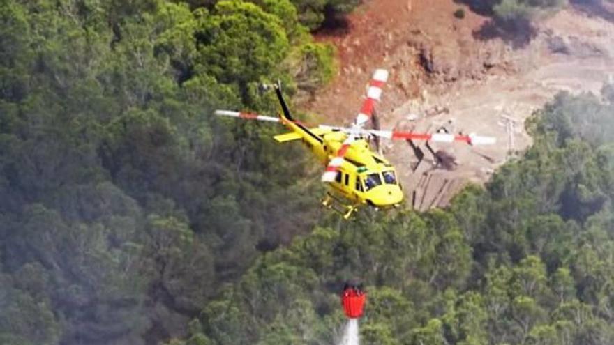 Un helicóptero en el fuego de El Chorrillo, en el mes de julio.