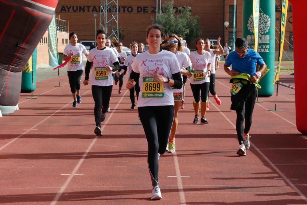 10.000 zamoranos se tiñen de rosa contra el cáncer