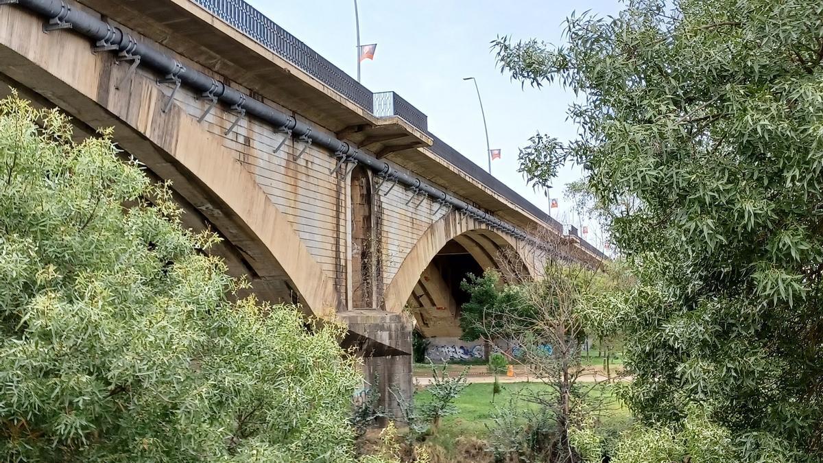 El puente Fernández Casado soporta una media de 10.000 vehículos diarios.