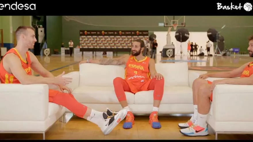 Así viven los Clásicos entre Barça y Madrid Víctor Claver, Sergio Llull y... Ricky Rubio, desde la distancia