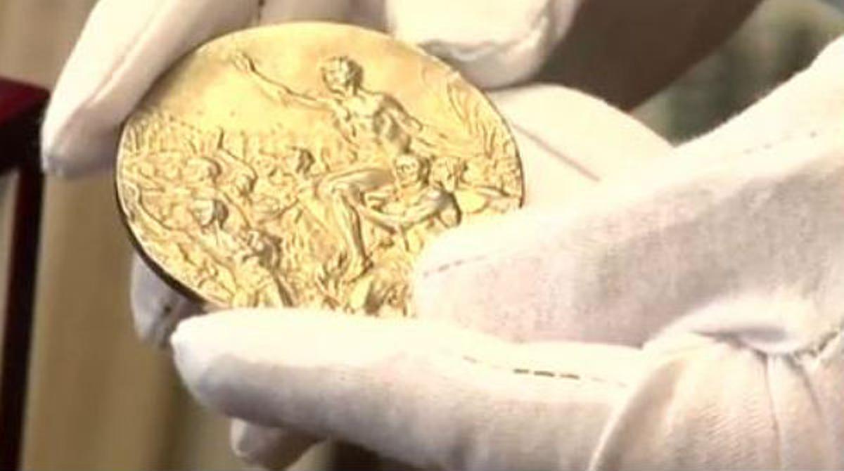 Surt a subhasta un or olímpic de Jesse Owens als Jocs de Berlín de 1936.