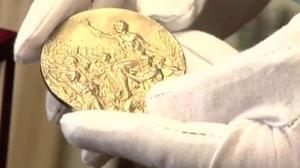 Surt a subhasta un or olímpic de Jesse Owens als Jocs de Berlín de 1936.