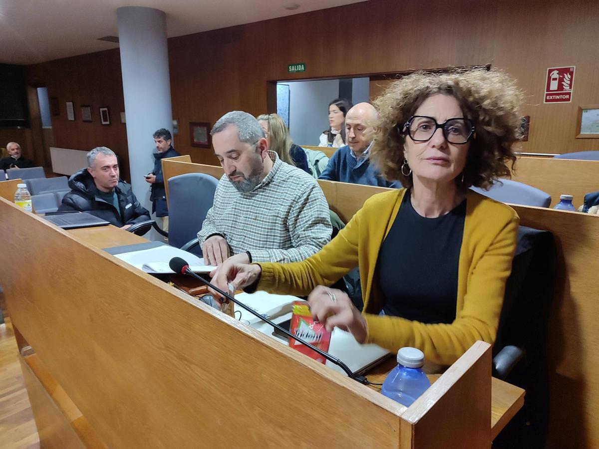 Dolores Hermelo, líder del PP, en un pleno de Cangas
