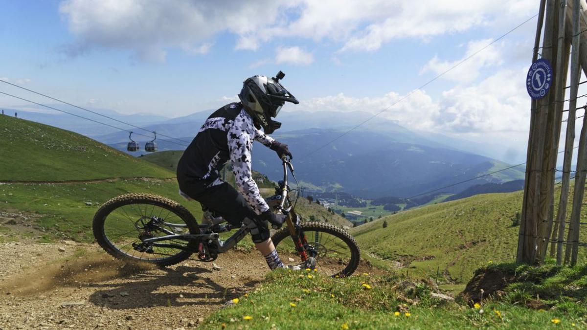 Itinerari en bicicleta
que es pot fer
a l’estiu a l’estació.  | LA MOLINA