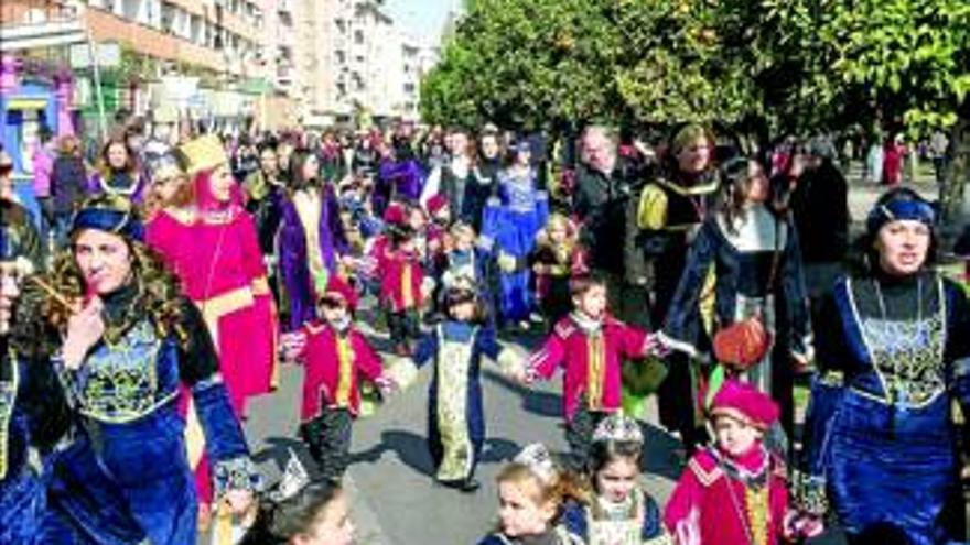 Tres mil escolares de Almendralejo desfilarán disfrazados el viernes en la Paz