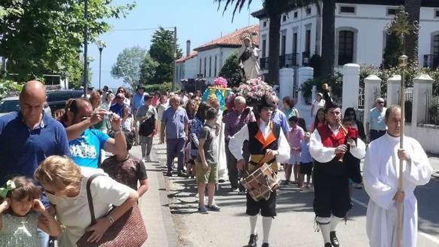 Una imagen de la procesión en la localidad del Carmen el domingo.