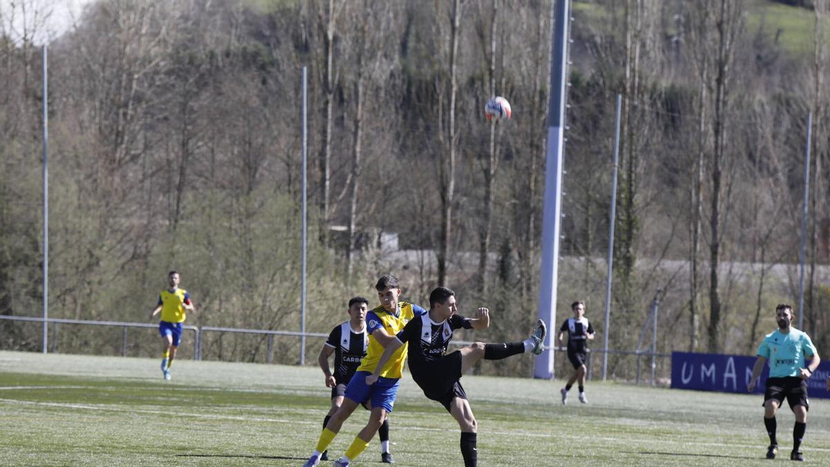 Un partido del Condal esta temporada en el campo del San Claudio.