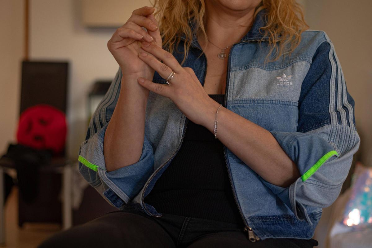 La madre desprende luz, pese a haber vivido en la sombra.