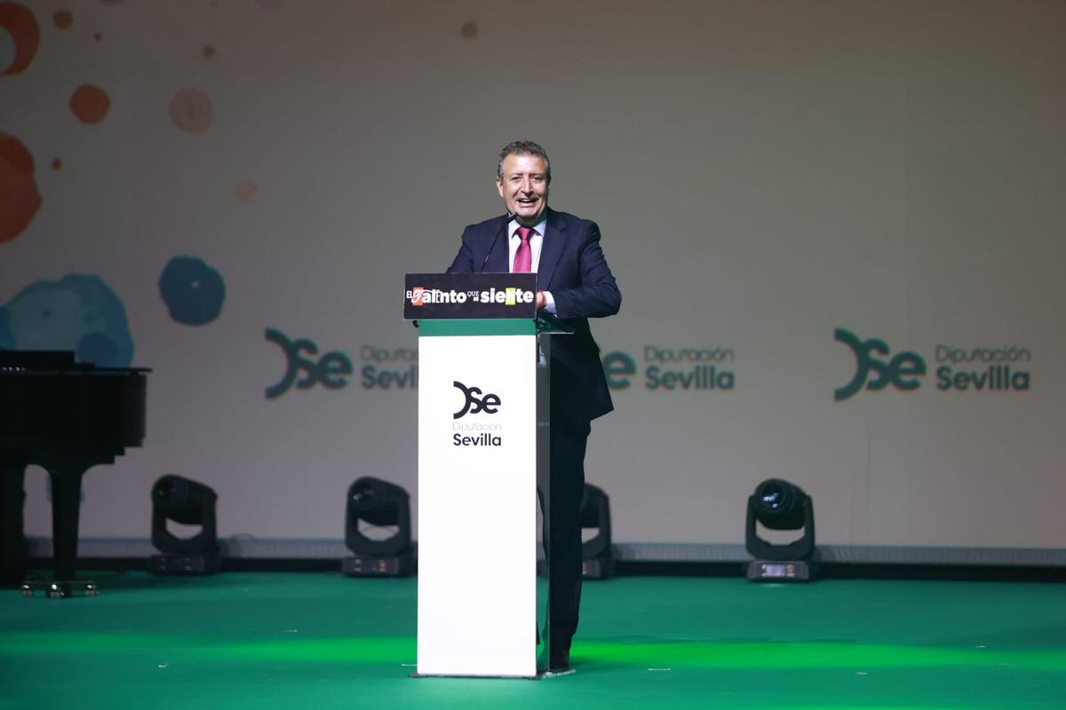 Javier Fernández en la gala del Día de la Provincia 2026 de la Diputación de Sevilla.
