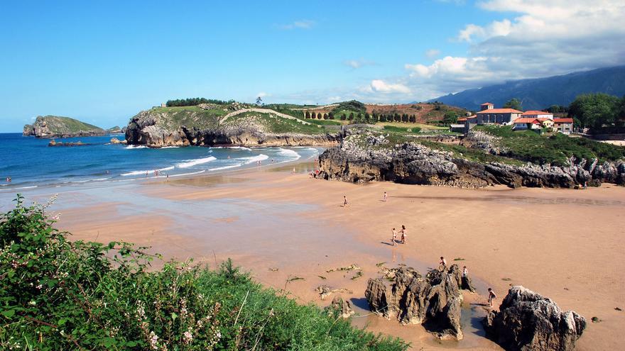 Qué ver y dónde hospedarse en Llanes, un crisol de cultura tradicional y de vanguardia donde conviven historias de indianos y cineastas enamorados