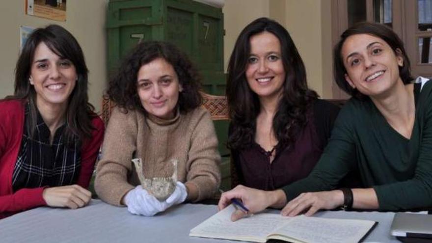 Lacasa, Fernández, Martinón-Torres y Martín en el Museo Nacional de Georgia, con la mandíbula.