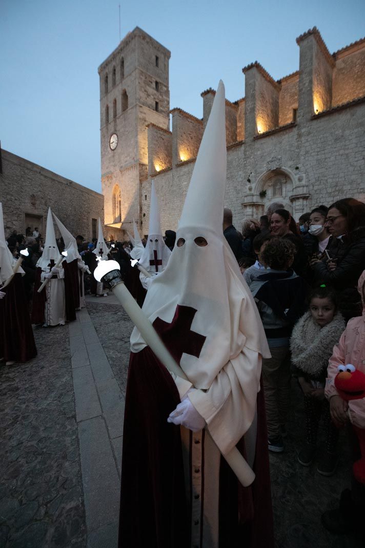 Semana Santa En Ibiza: procesión del Santo Entierro en el Viernes Santo