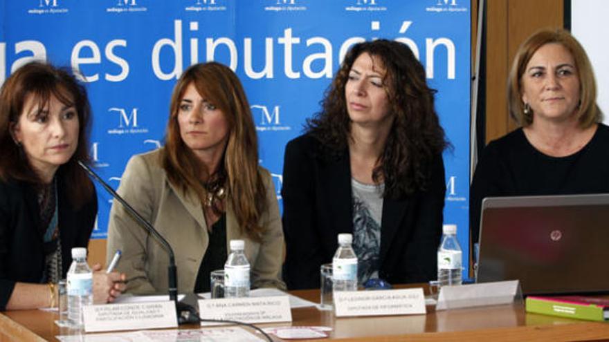 Pilar Conde, Ana Carmen Mata, Julia Clisol y Leonor García-Agua en la sesión formativa.