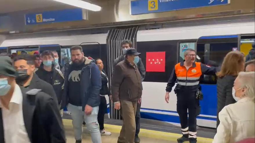 Ajetreo en la estación de Callao del Metro de Madrid en la tarde del Black Friday