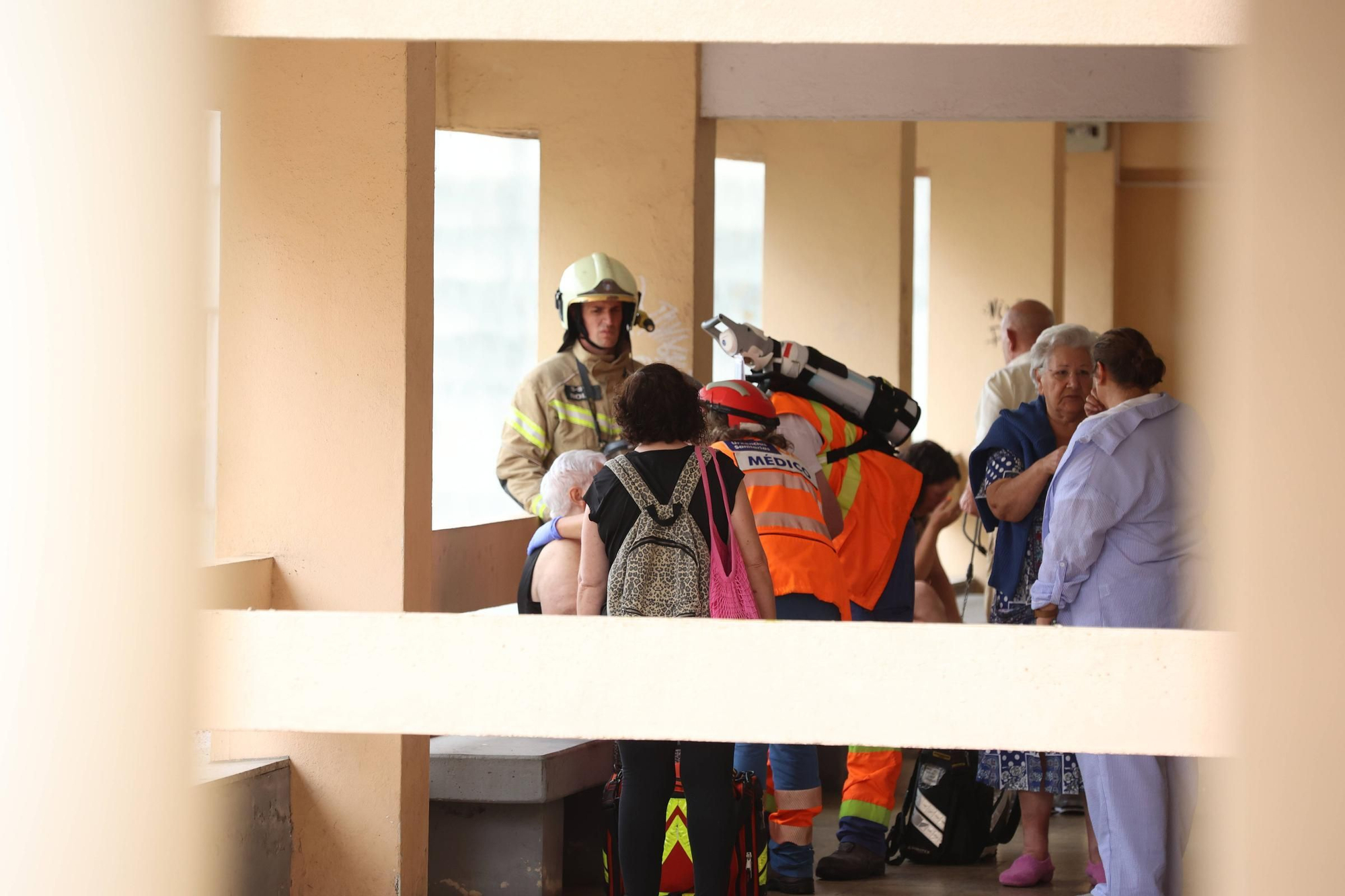 Incendio en un edificio de la calle Camelias