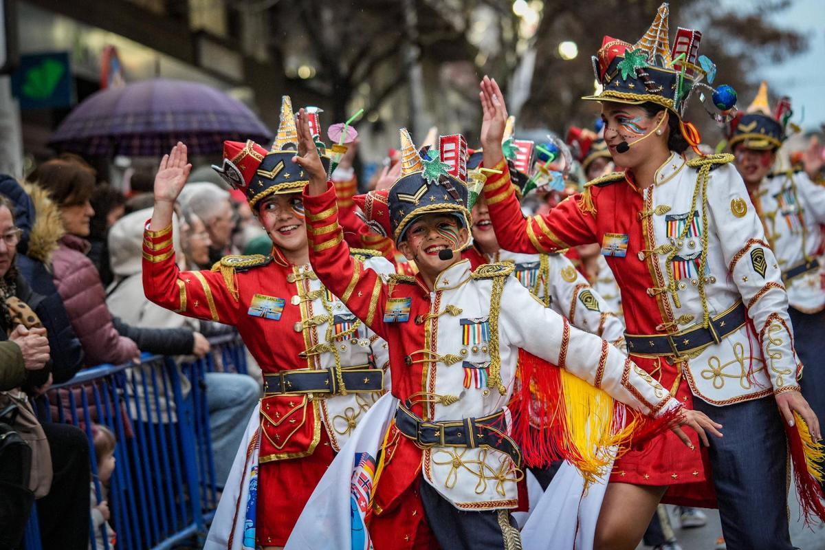 Una de las comparsas infantiles del Carnaval de Badajoz 2025.