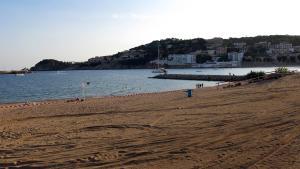 191 platja de sant feliu de guxols al fons la punta de garb