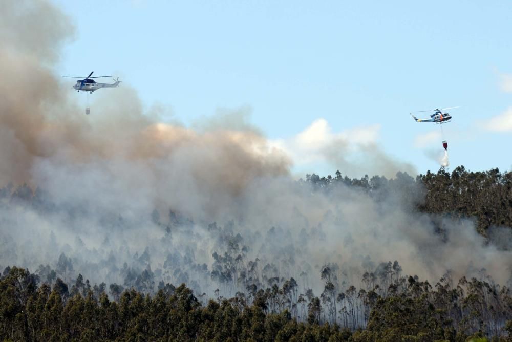 Lucha contra el fuego en Arousa