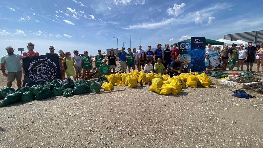 Los centros comerciales Rosaleda y Los Patios se unen con motivo del World Cleanup Day