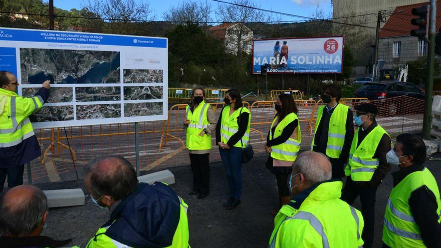 Ethel Vázquez con la alcaldesa de Moaña, Leticia Santos; y ediles de gobierno en las obras. |   // G.N.