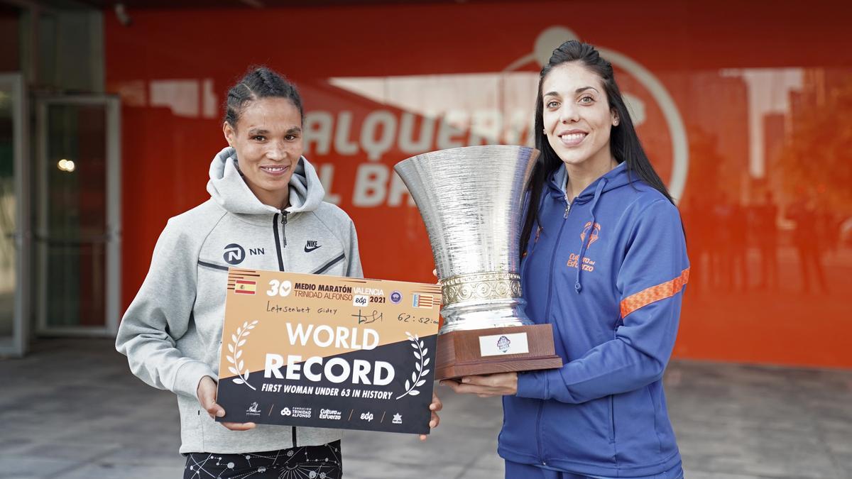 Encuentro entre Cristina Ouviña y Letesenbet Gidey este lunes en L’Alqueria del Basket.