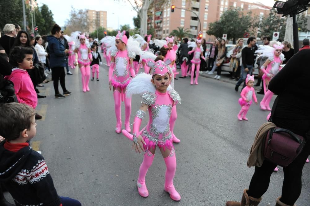 Vistabella saca su carnaval a las calles