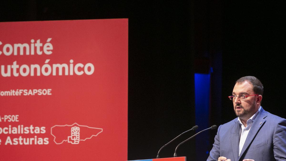 ADRIAN BARBON, DURANTE SU INTERVENCION EN UN COMITE AUTONOMICO DE LA FSA.